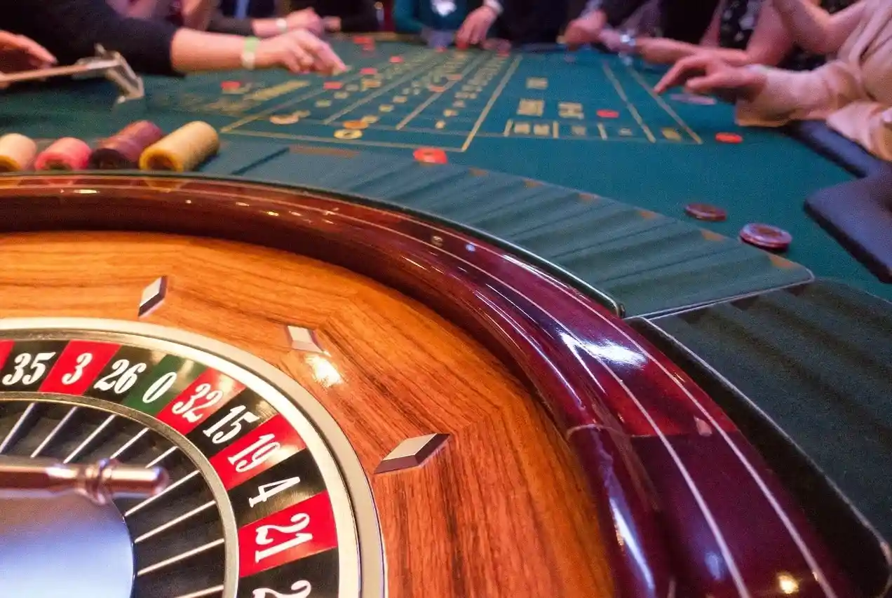 how to play baccarat online